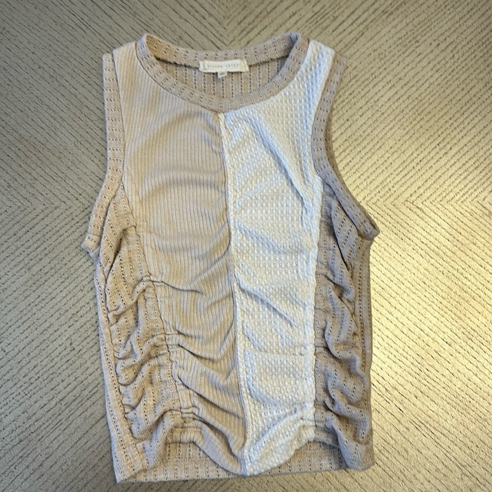 Size medium tank top from buckle. Gilded intent. Great condition